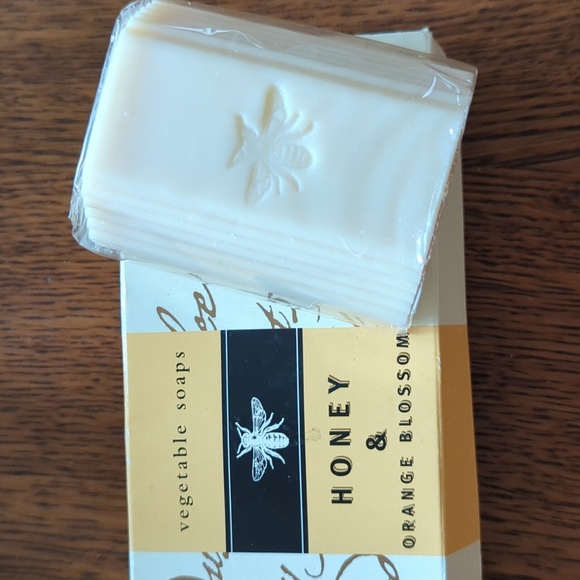 Russell & Co.: Honey & Orange Blossom, Vegetable Soaps - Picture 3 of 4